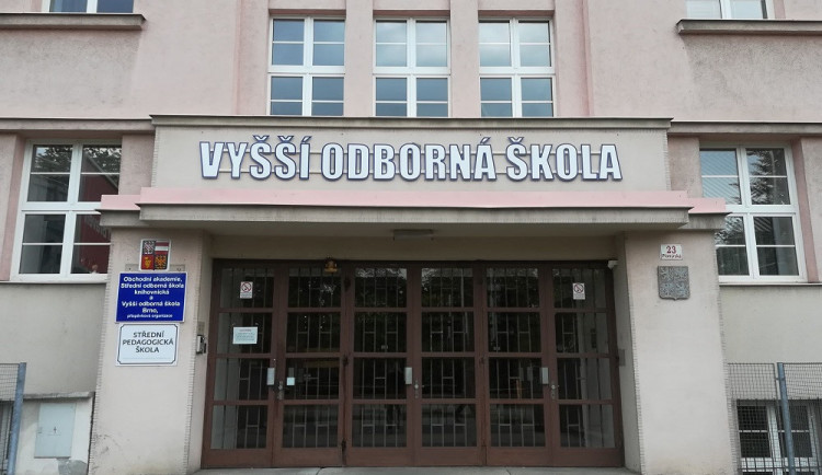 Na brněnské Vyšší odborné škole se chystá stěhování, studenti a učitelé protestují
