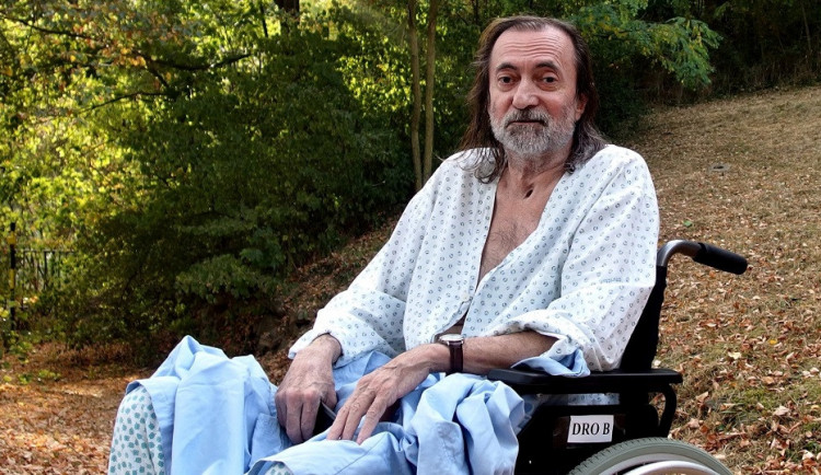 Dnes ráno zemřel básník a hudebník Jaroslav Erik Frič