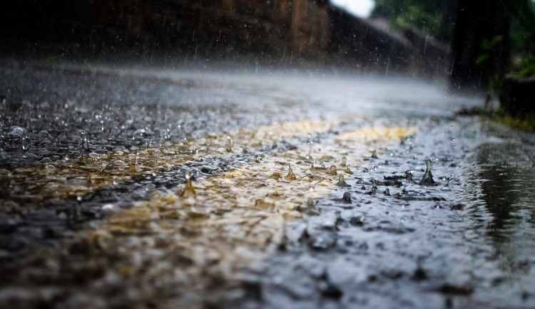 Meteorologové vydali výstrahu před deštěm. Pršet začne v noci