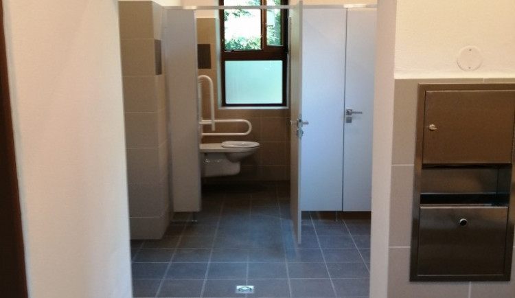 FOTO: Město nechalo opravit veřejné toalety v Lužánkách