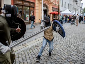 Stejskalkou a Širokou se proháněli umělci. Malé divadlo představilo Maringotku