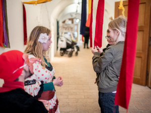 Stejskalkou a Širokou se proháněli umělci. Malé divadlo představilo Maringotku