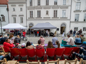 Stejskalkou a Širokou se proháněli umělci. Malé divadlo představilo Maringotku