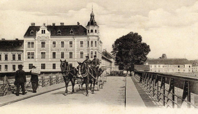 První železný Dlouhý most po roce 1904.