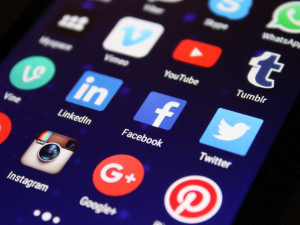 Budějčák kradl profily na Facebooku. Hrozí mu čtyři roky