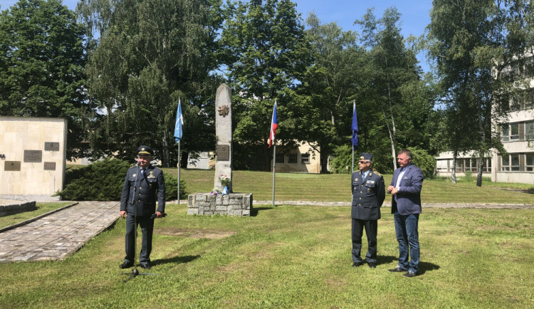 Piloti si připomněli historii armádního stíhacího pluku v Plané