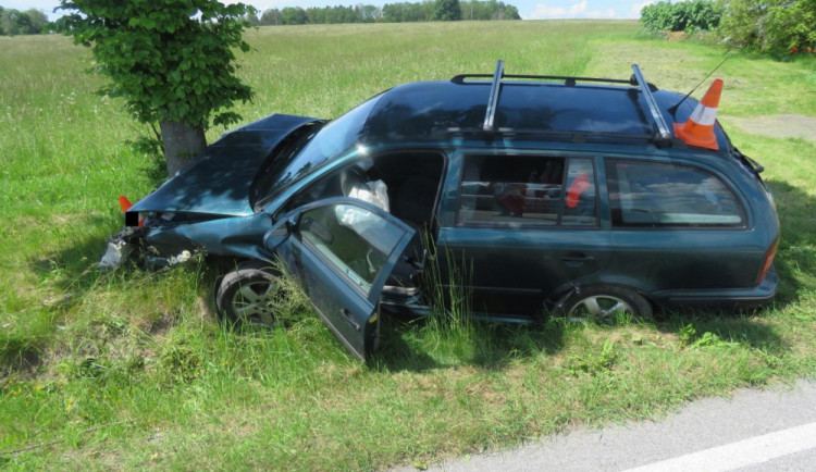 Při nehodě u Borovan se zranilo pět lidí. Řidič nadýchal přes dvě promile