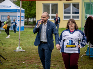 Pro Ovečku se vybralo přes sto tisíc, vydražil se dres Ronalda