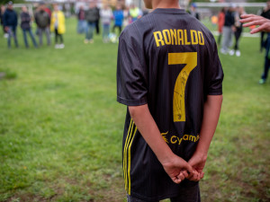 Pro Ovečku se vybralo přes sto tisíc, vydražil se dres Ronalda