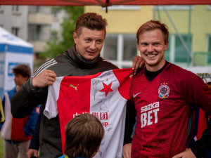 Pro Ovečku se vybralo přes sto tisíc, vydražil se dres Ronalda