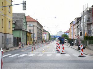 Rekonstrukce Mánesovky jde do druhé etapy. Uzavřela další úsek komunikace