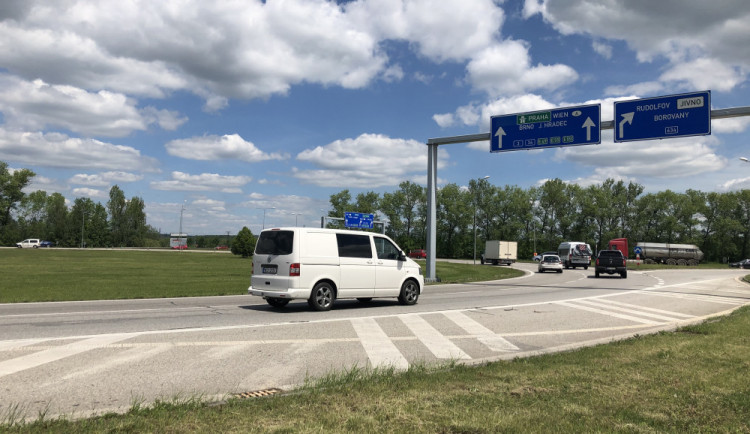 Kruháč na Okružní se dočká úprav, dojde k rozšíření silnice