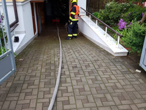 Jihem se prohnaly bouřky a kroupy. Hasiči evakuovali lidi z rodinného domu