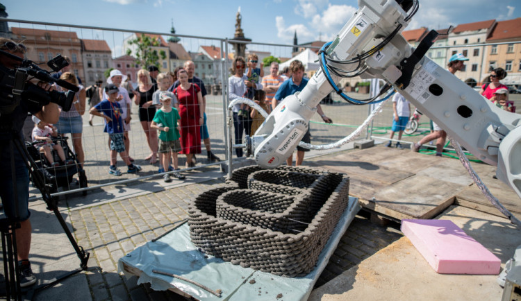 V Budějcích začal sochařský festival, sochy tiskne i robot