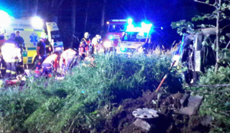 Další tragická dopravní nehoda. V noci na dnešek zemřel řidič osobního auta