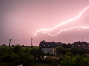 Jih zasáhnou silné bouřky, meteorologové vydali výstrahu