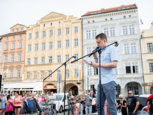 Budějcké náměstí znovu zaplnily stovky lidí