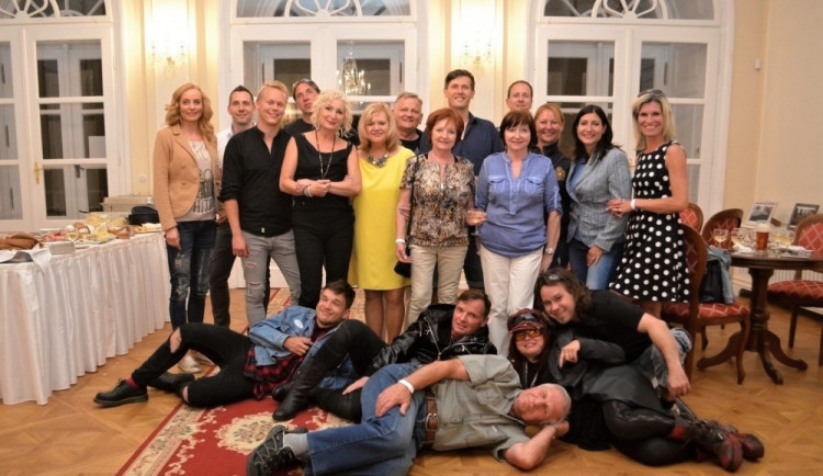 Bavili se zpěváci i publikum. Výtěžek pomůže opět prachatické nemocnici