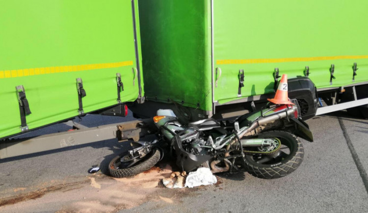 Černé úterý na jihočeských silnicích. Na Strakonicku zemřel motorkář