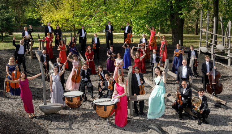 Jihočeskou filharmonii čeká devětatřicátá sezona. Vystoupí v celovečerním filmu