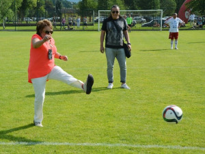 Ve Strunkovicích se v neděli představí tým hvězd, kopačky nazují i hokejisté Motoru