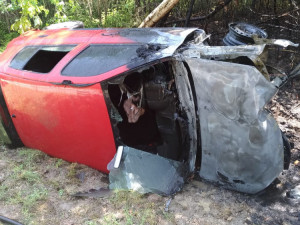 Hasiči vystřihávali řidičku z havarovaného auta, to začalo po pár minutách hořet