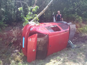Hasiči vystřihávali řidičku z havarovaného auta, to začalo po pár minutách hořet