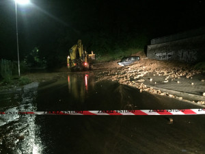 Noční bouřky nejvíce řádily na Táborsku. Pod masivem půdy skončilo auto