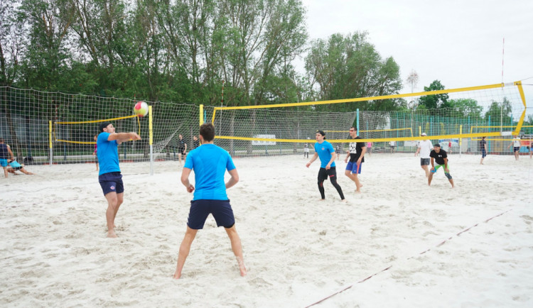 Pro Bazalku hrálo 22 týmů. Vybrané peníze putují na pokrytí nákladů fyzioterapie