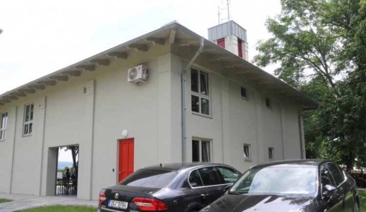 FOTO: Hasiči ve Chválkovicích mají novou zbrojnici. Stála patnáct milionů