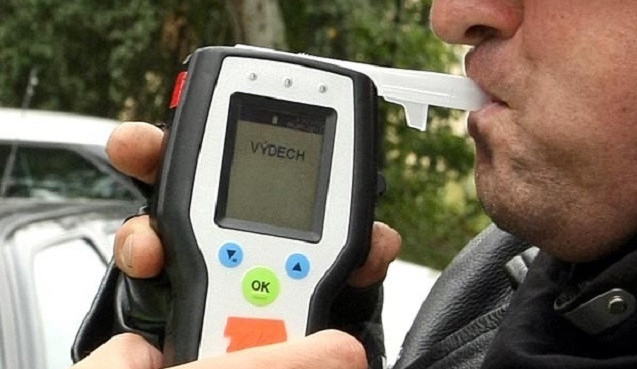 Muž se v Brně neudržel ani na nohou, nadýchal 5,5 promile