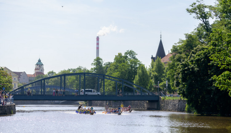 Nadprůměrně teplo bude i před prázdninami, trvaleji pršet nemá