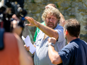 Na Helfenburku padla poslední klapka. Natáčení pohádky Zakleté pírko jde do finále