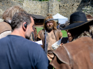 Na Helfenburku padla poslední klapka. Natáčení pohádky Zakleté pírko jde do finále