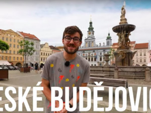 VIDEO: Rubeš a Mikulka si posvítili na Budějce. Co u nás doporučí Honest Guide turistům?