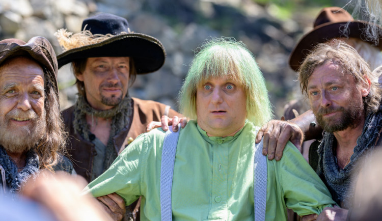 Na Helfenburku padla poslední klapka. Natáčení pohádky Zakleté pírko jde do finále