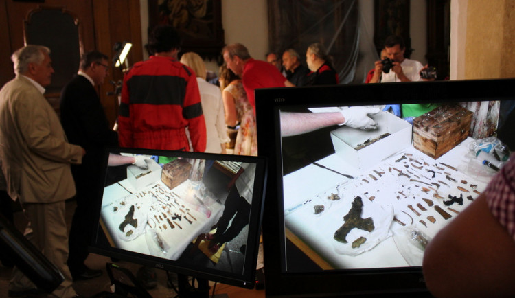 V Budějcích vyzvedli ostatky zpovědníka Přemysla Otakara II.