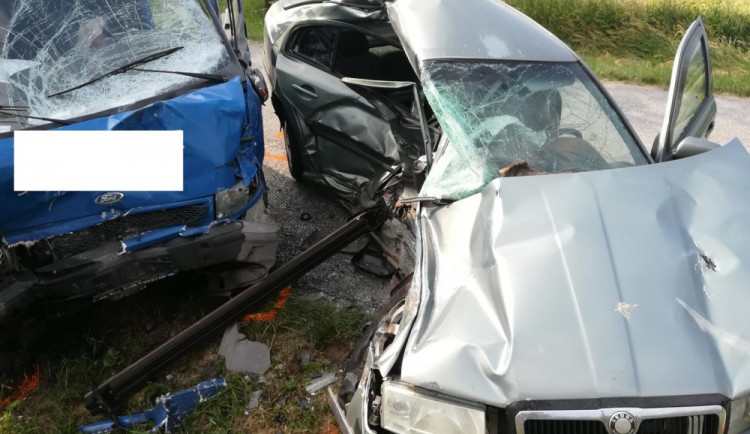 Tragickou nehodu nepřežil dvacetiletý řidič.