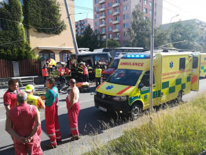 VIDEO: Hrozivá nehoda trolejbusu v Budějcích. Na internetu se objevil záznam střetu