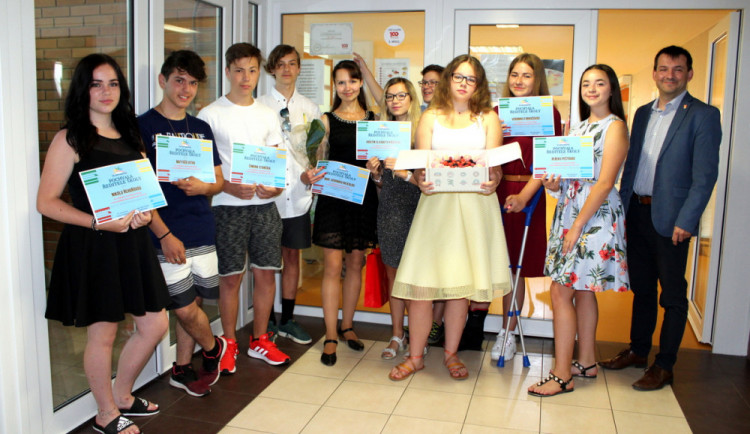 V Kubatovce se vařilo o sto šest. Do soutěžního klání se zapojili žáci i kuchařky