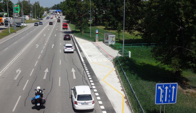 Na Dlouhé louce začnou v pondělí fungovat nové zastávky