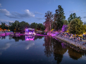 Na Slepém rameni ještě zahraje profesionální big band, a capella a Monika Absolonová