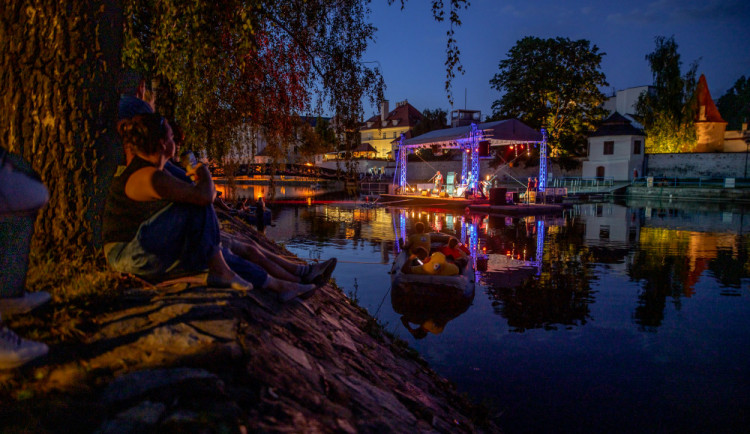 Na Slepém rameni ještě zahraje profesionální big band, a capella a Monika Absolonová