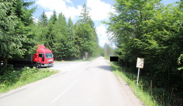 Ozbrojený muž přepadl kamioňáka, pátrají po něm policisté