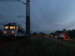 Na Jindřichohradecku se srazil vlak s autem. Řidička osobáku střet nepřežila