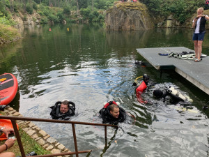 Potápěči pokořili rekord v pobytu pod vodou. V lomu u Lišova vydrželi týden