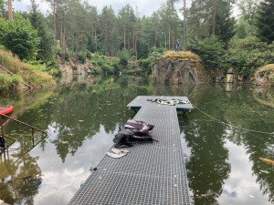 Potápěči pokořili rekord v pobytu pod vodou. V lomu u Lišova vydrželi týden