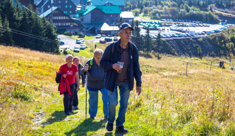 FOTO/VIDEO: Výlety s Holbou k pramenům Jeseníků jsou zpět. V sobotu se jde na Vřesovou studánku