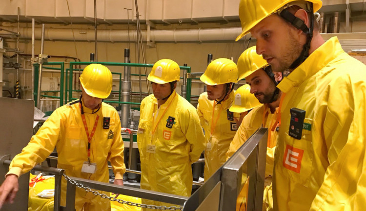 Volejbalisté se během prohlídky podívali až do reaktoru odstaveného druhého temelínského bloku