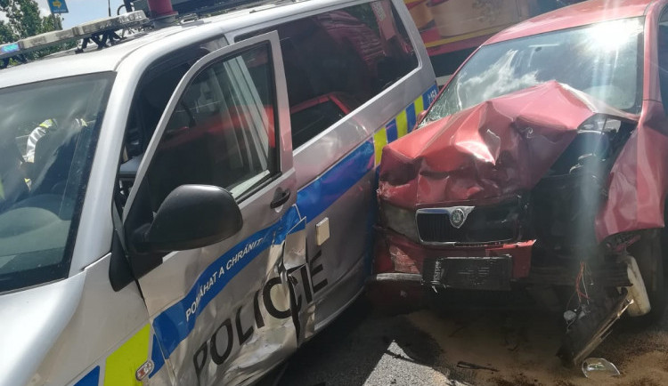 Při nehodě v Písku se srazilo policejní auto s jiným vozem. GIBS hledá svědky